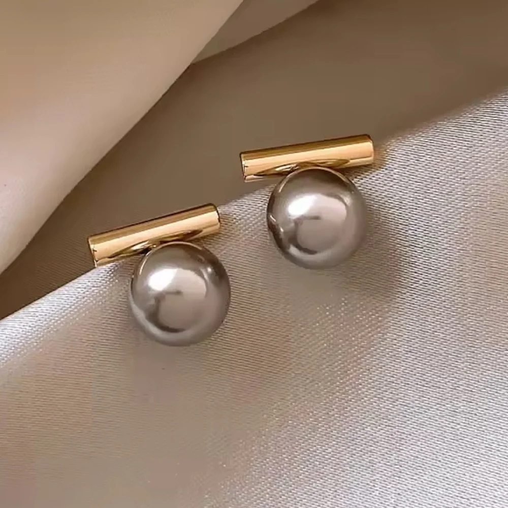 Vintage Pearl Gray Stud Earrings — Classic Gold Tone